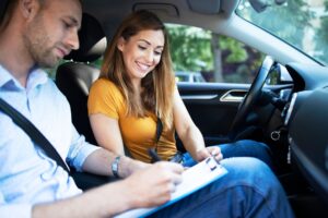 Protege tu Vehículo en México: Seguro de Auto y Estrategias Financieras Inteligentes